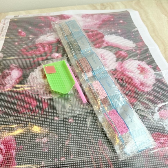 Beautiful Flower Bouquet Diamond Art - Picture 5 of 6